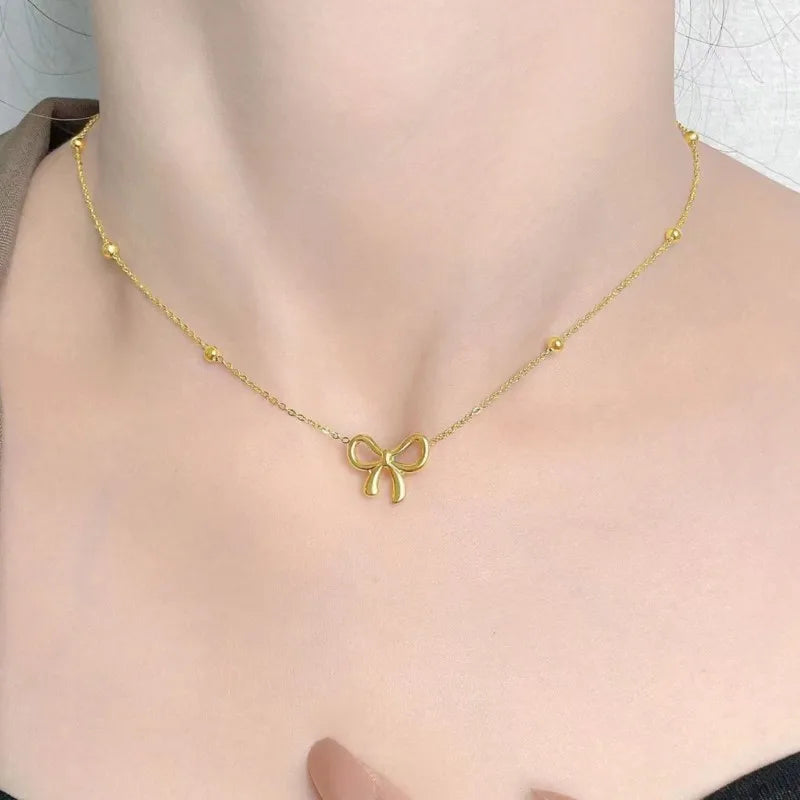 Collier ras du cou avec pendentif nœud papillon